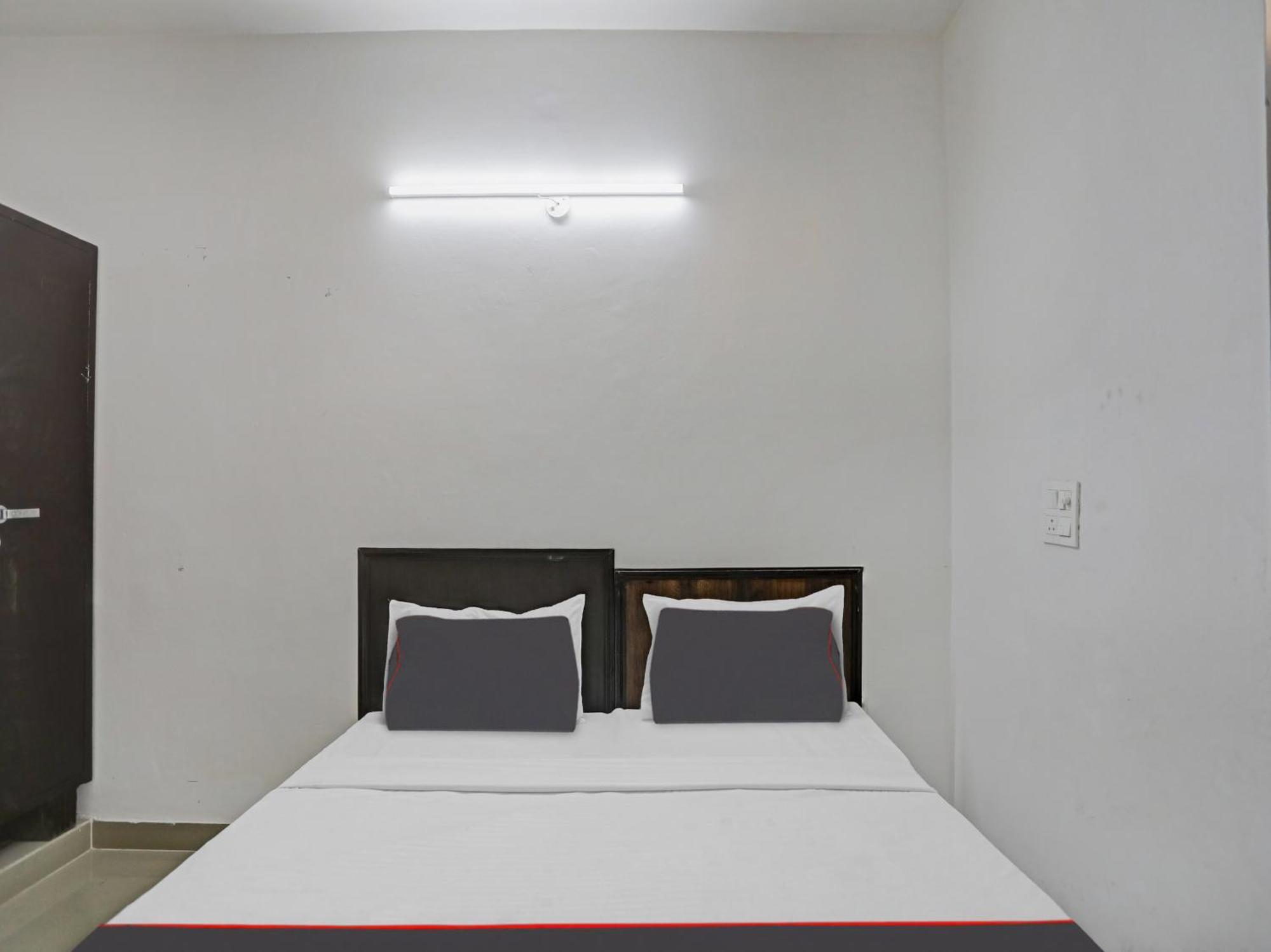 Spot On Mt White House Hotel Badarpur  Exterior photo