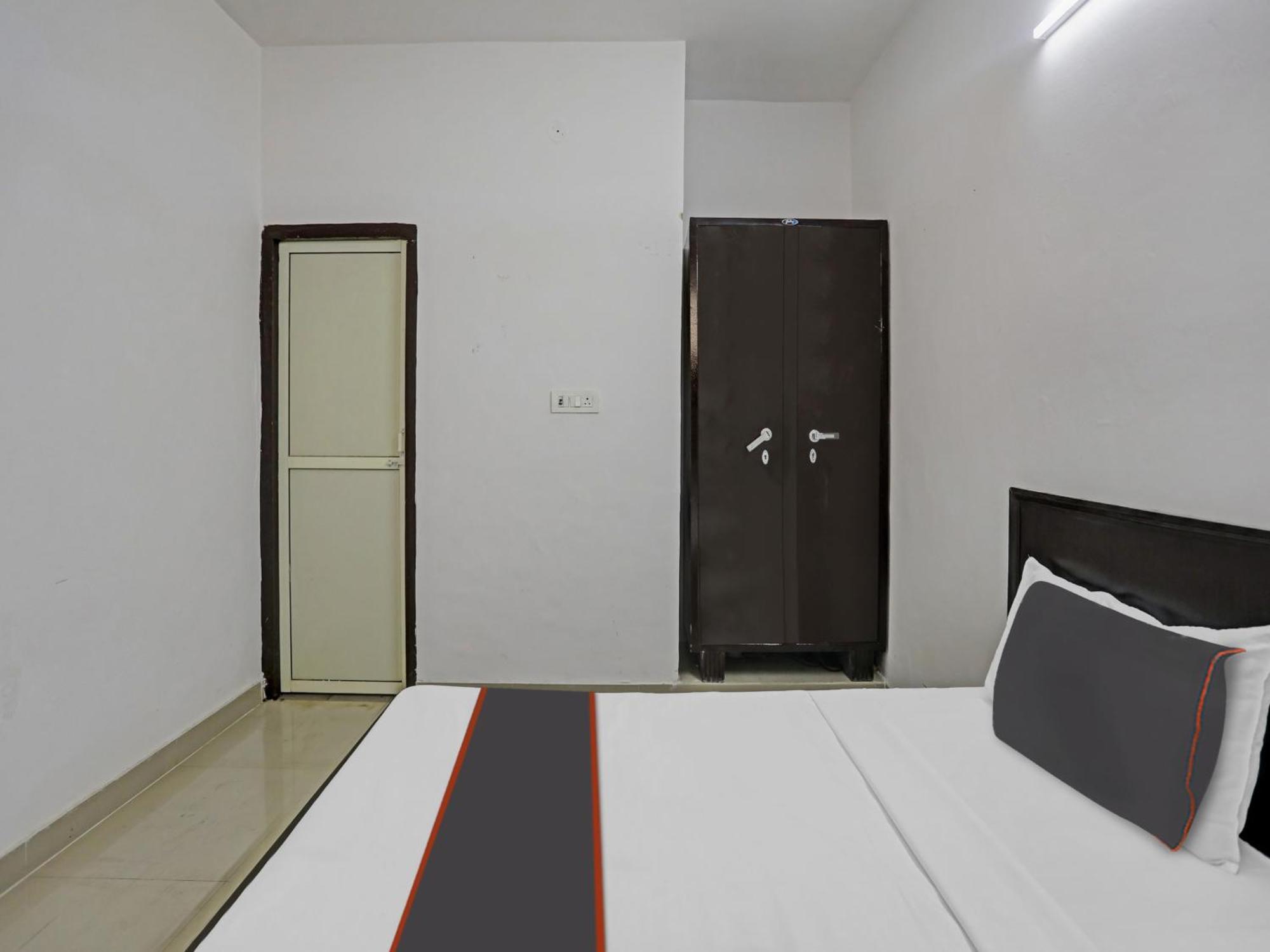Spot On Mt White House Hotel Badarpur  Exterior photo